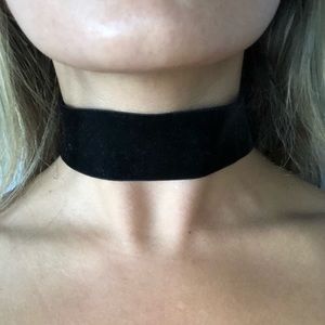 Brandy Melville Velvet Choker Necklace